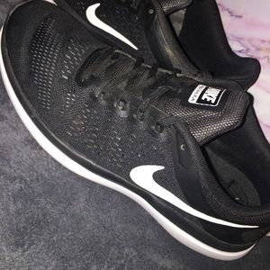 Nike Flex Run 2016 Size 9
